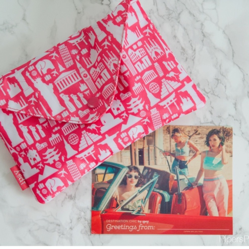 Ipsy Destination Chic Pink / White Nylon Traveler Snap Closure Make Up Bag